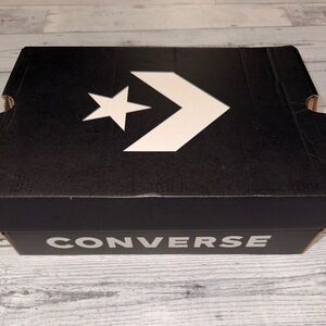 Converse high tops in lavender only worn once comes with box